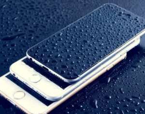 手機(jī)進(jìn)水黑屏了的處理辦法，快收藏！