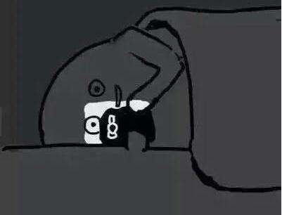 長時間黑暗環境玩手機會導致眼睛失明？來看看專家怎么說