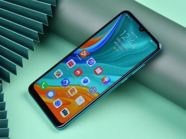 zui近被反諷為“安卓機(jī)皇”,華為暢享10e真的是智商稅?